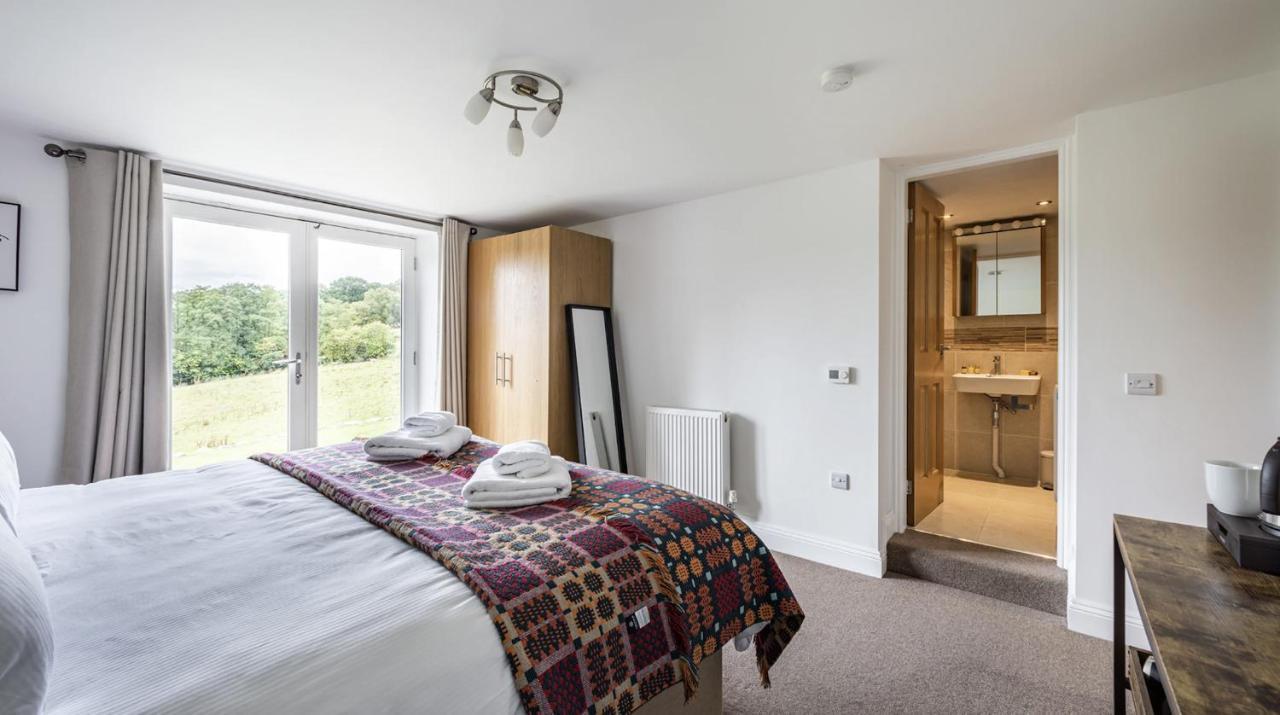 Stunning Barn Conversion With Hot Tub And Alpacas - Ty Cerrig Barn