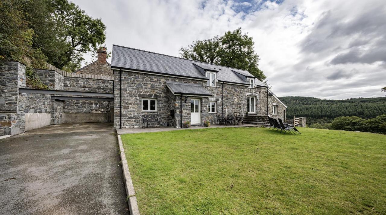 Holiday home Stunning Barn Conversion With Hot Tub And Alpacas - Ty Cerrig Barn *