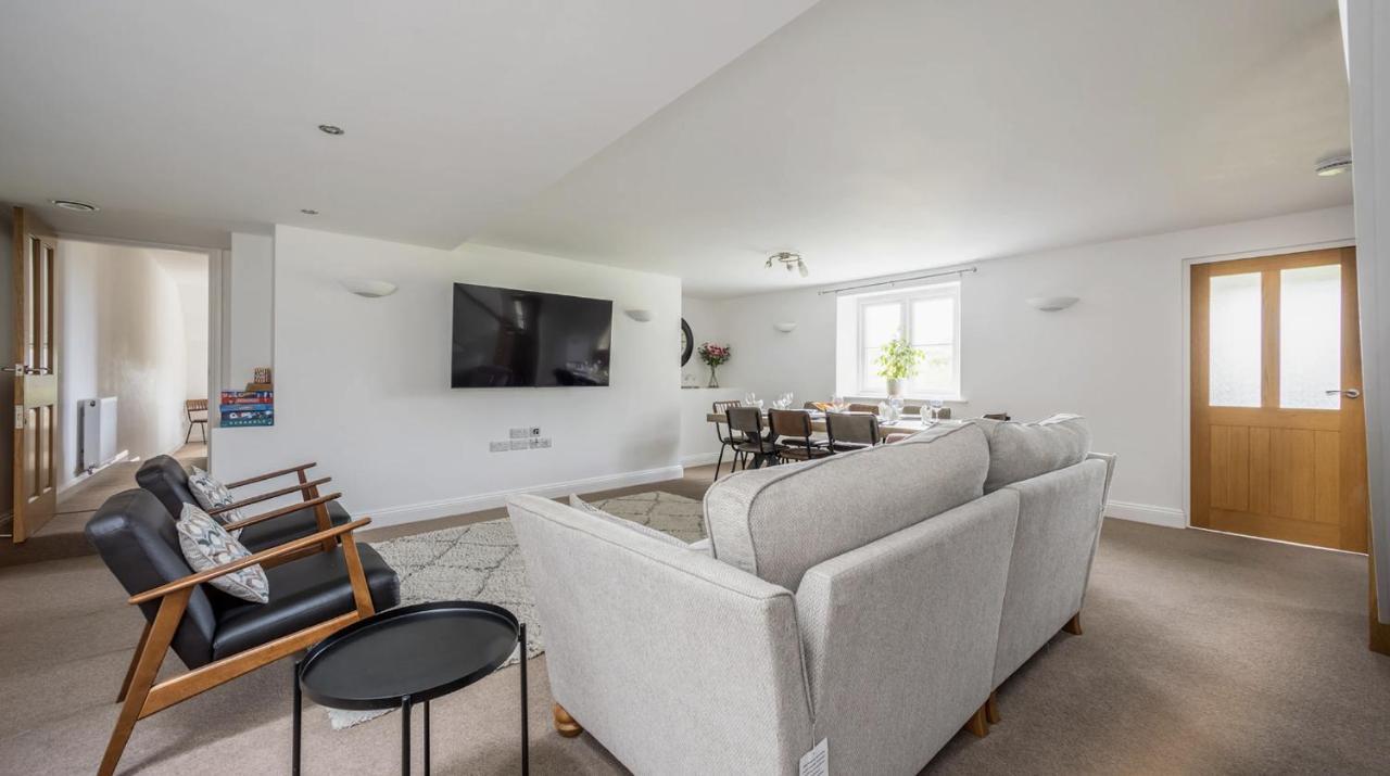 Holiday home Stunning Barn Conversion With Hot Tub And Alpacas - Ty Cerrig Barn *