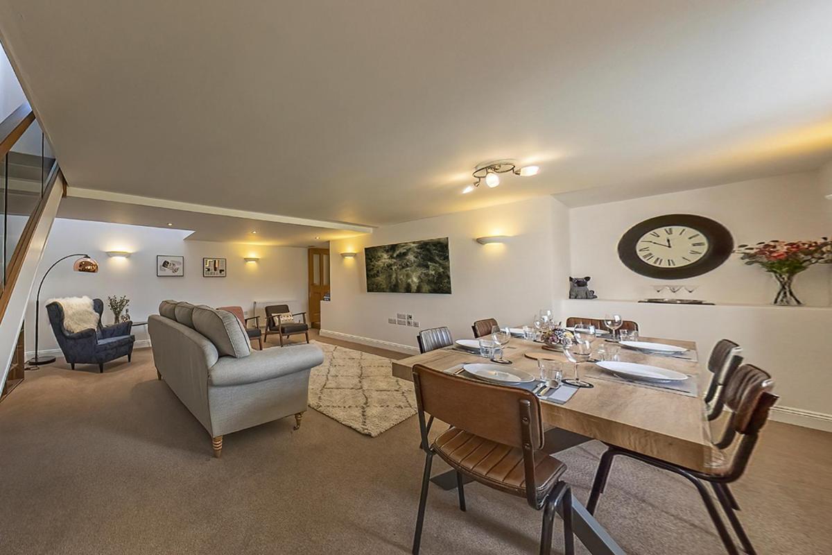 Stunning Barn Conversion With Hot Tub And Alpacas - Ty Cerrig Barn Holiday home Corwen