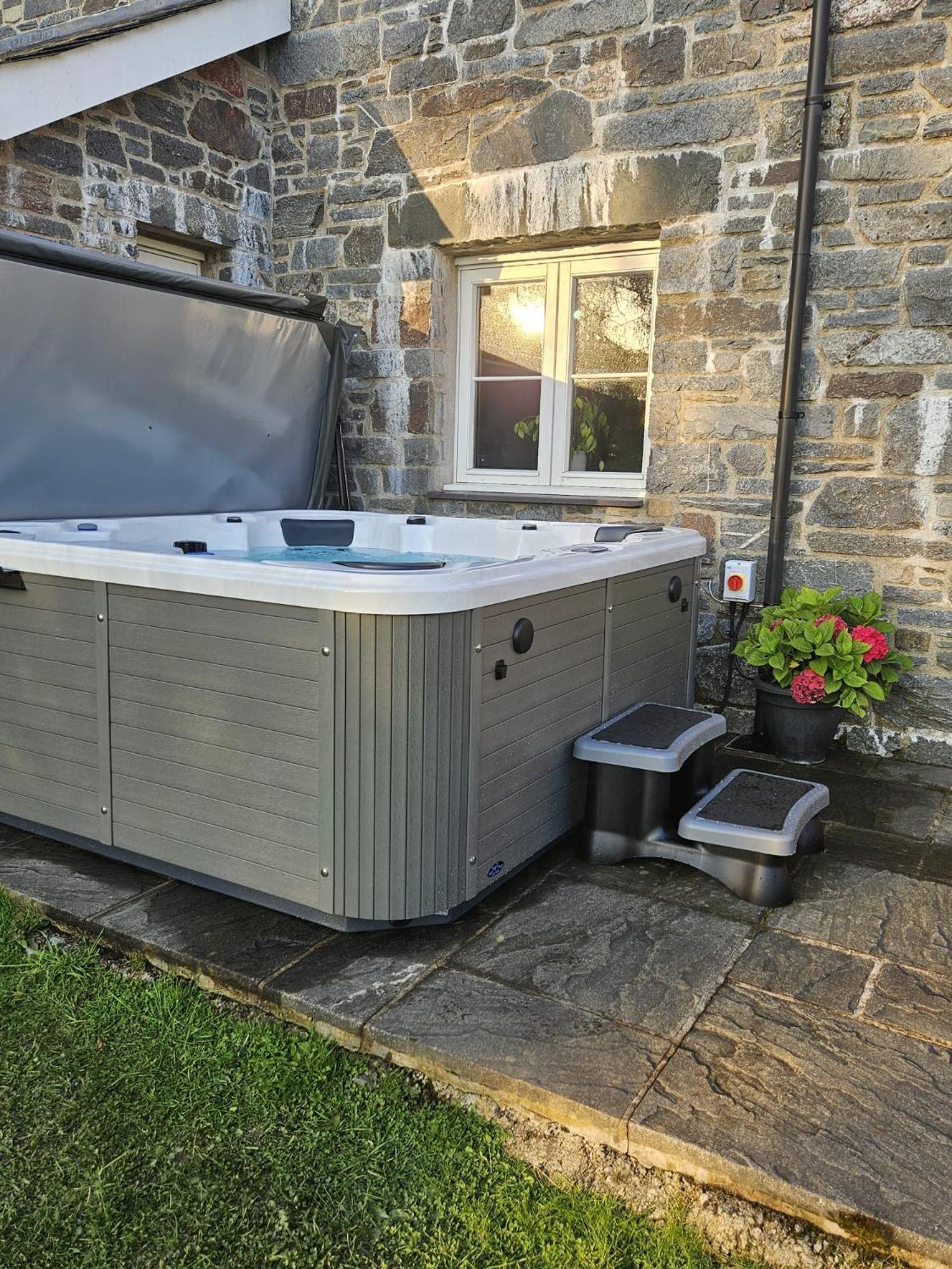 Holiday home Stunning Barn Conversion With Hot Tub And Alpacas - Ty Cerrig Barn *